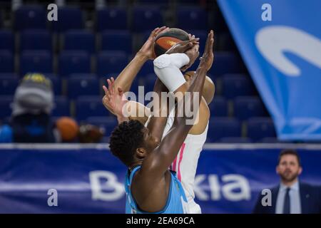 Alex Tyus während Real Madrid Sieg über Movistar Estudiantes 65 - 79 in Liga Endesa regulären Saison Spiel (Tag 23) gefeiert in Madrid (Spanien) im Wizink Center. Februar 7th 2021. (Foto von Juan Carlos García Mate / Pacific Press) Stockfoto