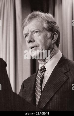 Präsident Jimmy Carter kündigt neue Sanktionen gegen den Iran als Vergeltung für die Einnahme von US-Geiseln an. April 7. 1980. Stockfoto