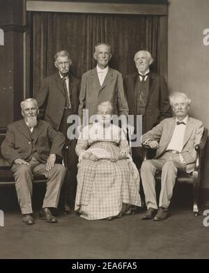 Gruppenportrait von Clemens' Freunden, darunter Anna Laura (Elizabeth) Hawkins Frazer, die die Inspiration für Twains Charakter Becky Thatcher in To war Stockfoto