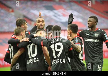 Leverkusen, Deutschland. 06th Feb, 2021. Jubilation LEV to Kerem DEMIRBAY (LEV/No 10) nach seinem Tor auf 2: 0, Fußball 1. Bundesliga, Spieltag 20th, Bayer 04 Leverkusen (LEV) - VfB Stuttgart (S) 5: 2, am 02/06/2021 in Leverkusen/Deutschland. ¬ Nutzung weltweit Credit: dpa/Alamy Live News Stockfoto