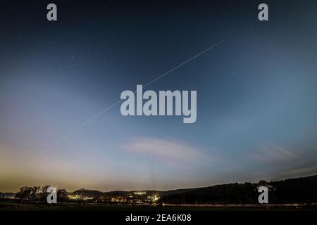 Long time exposure of International Space Station ISS during sunset in Bavaria with Walhalla near Regensburg in background, Germany Stockfoto