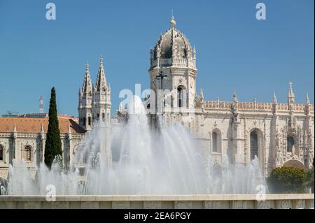 Mosteiro dos Jeronimos, Praca do Imperio, Kloster Jeronimos, Blick über Gärten, Belem Lissabon Portugal Stockfoto