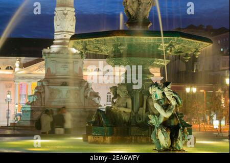 Rossio-Platz Praca Dom Pedro IV mit Brunnen und Statue Baixa Lissabon Portugal Stockfoto