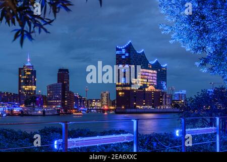 Hamburg, Deutschland - September 07 2017: Blue Port Art Projekt von Michael Batz im Hafen mit Elbphilharmonie Stockfoto