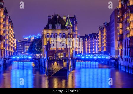 Hamburg, Deutschland - September 07 2017: Blue Port Art Projekt von Michael Batz in der Speicherstadt am Wasserschloss Stockfoto