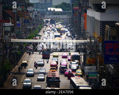 Bangkok Innenstadt geschäftigen Rush Hour Pendlerverkehr Thailand Stockfoto