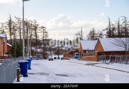 Dundee, Tayside, Schottland, Großbritannien. Februar 2021, 8th. UK Wetter: Kalte Winde und schwere Schneestürme ziehen über Nord-Ost-Schottland mit Temperaturen bis zu 2 Grad Sturm Darcy hat schwere Schneefälle nach Dundee gebracht und Chaos auf Straßen in und um die Stadt verursacht. Kredit: Dundee Photographics/Alamy Live Nachrichten Stockfoto