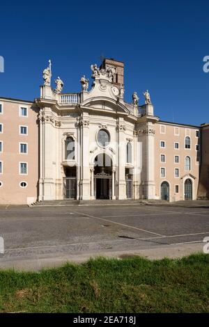 Rom, Italien. Außenansicht der Basilica di Santa Croce in Gerusalemme (Basilika des Heiligen Kreuzes in Jerusalem). Nach der Tradition, das Basilikum Stockfoto