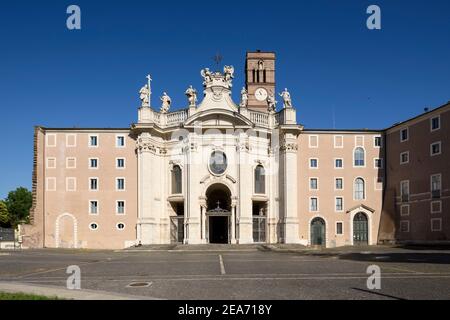 Rom, Italien. Außenansicht der Basilica di Santa Croce in Gerusalemme (Basilika des Heiligen Kreuzes in Jerusalem). Nach der Tradition, das Basilikum Stockfoto