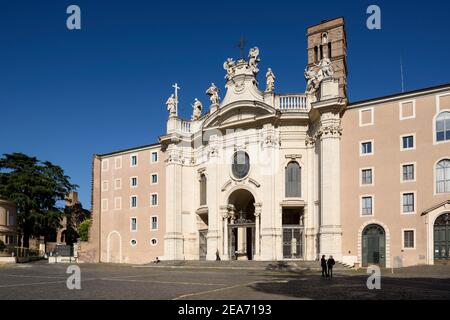 Rom, Italien. Außenansicht der Basilica di Santa Croce in Gerusalemme (Basilika des Heiligen Kreuzes in Jerusalem). Nach der Tradition, das Basilikum Stockfoto