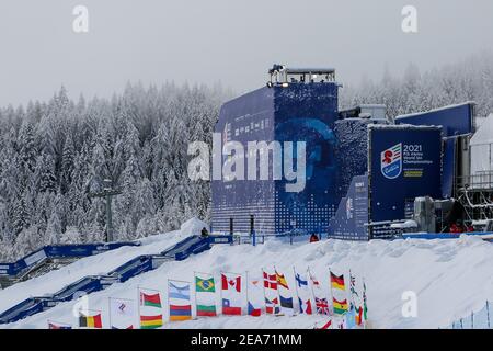 Cortina, Italien. Februar 2021, 08th. Rumerlo-Zielgebiet in Cortina d'Ampezzo, wo das Rennen der Frauen in der Alpinen Kombination wegen Schneefalls im Jahr 2021 abgesagt wird FIS Alpine World SKI Championships - Alpine Combined - Damen, Alpine Ski Race in Cortina (BL), Italien, Februar 08 2021 Quelle: Independent Photo Agency Srl/Alamy Live News Stockfoto