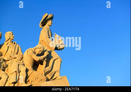 Denkmal der Entdeckungen Padrão Dos Descobrimentos Blick auf Figuren der Entdecker Belem von Lissabon Portugal Stockfoto