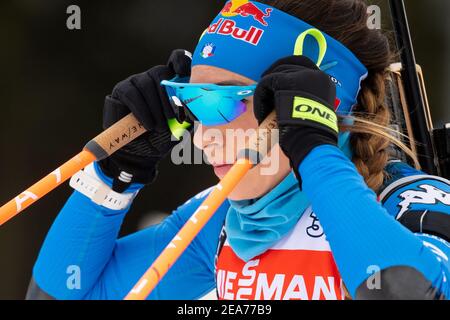 Pokljuka, Slowenien. Februar 2021, 08th. Biathlon: Weltmeisterschaften, Frauen-Training. Dorothea Wierer aus Italien im Einsatz. Die Wettbewerbe finden ab dem 10-21. Februar unter strengen Hygienebedingungen statt. Quelle: Sven Hoppe/dpa/Alamy Live News Stockfoto