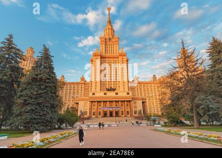 02. September 2020, Moskau, Russland: Der Hauptcampus der Lomonosov Moskauer Staatlichen Universität. Majestätisches Gebäude im architektonischen Stil der Stalinisten Stockfoto