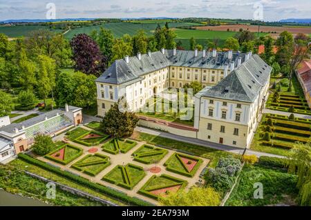 Luftaufnahme der Burg Zbiroh in Rokytnice, Tschechische Republik Stockfoto