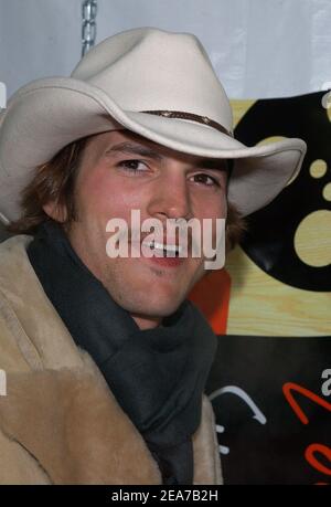 Ashton Kutcher nimmt an der Vorführung des Schmetterlingseffekts im Eccles Theatre während des Sundance Film Festivals 2004 Teil. Park City, 17. Januar 2004. (Im Bild: Ashton Kutcher). Foto von Lionel Hahn/Abaca. Stockfoto