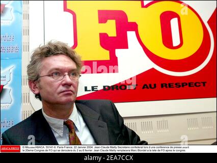 © Mousse/ABACA. 55141-9. Paris-Frankreich, 22. Januar 2004. Jean-Claude Mailly Secretaire conföderal lors d une Conference de Presse avant le 20eme Congres de FO qui se deroulera du 2 au 6 fevrier. Jean Claude Mailly remplacera Marc Blondl a la tete de FO apres le congres. Stockfoto