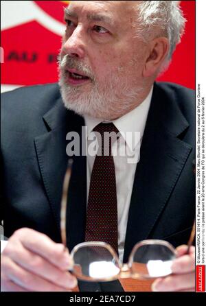 © Mousse/ABACA. 55141-4. Paris-Frankreich, 22. Januar 2004. Marc Blondl, Secretaire national de Force Ouvriere lors d une Conference de Presse avant le 20 eme Congres de FO qui se deroulera du 2 au 6 fevrier 2004. Stockfoto