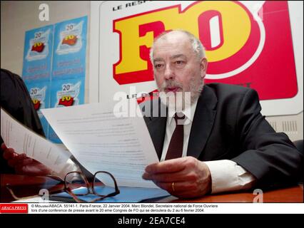 © Mousse/ABACA. 55141-1. Paris-Frankreich, 22. Januar 2004. Marc Blondl, Secretaire national de Force Ouvriere lors d'une Conference de Presse avant le 20 eme Congres de FO qui se deroulera du 2 au 6 fevrier 2004. Stockfoto