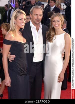 © Hahn-Khayat/ABACA. 55212-110. Los Angeles-CA-USA, 25. Januar 2004. Kevin Costner, seine Tochter Lily und seine Freundin Christine Baumgartner kommen bei den Golden Globe Awards 2004 im Beverly Hills Hilton an. Stockfoto