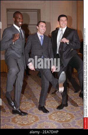 © Giancarlo Gorassini/ABACA. 55463-1. Paris-Frankreich. Januar 2004 30. Vente Cartier a l'Hotel George V au Profit de la fondation Laureus. Sur la photo de G ˆ R: Pascal Gentil, Jean-Christophe Bedos, Directeur General de Cartier et Abdelatif Benazzi. Stockfoto