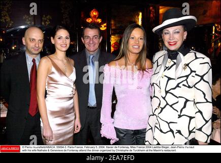 © Pierre Hounsfield/ABACA. 55694-3. Paris-Frankreich, 5. Februar 2004. Xavier de Fontenay, Miss France 2004 Laetitia Bleiger, Jean-Pierre Pernaut mit seiner Frau Nathalie & Genevieve de Fontenay nehmen an dem von Christophe de Turckheim organisierten Abendessen im Restaurant des Maxim Teil. Stockfoto