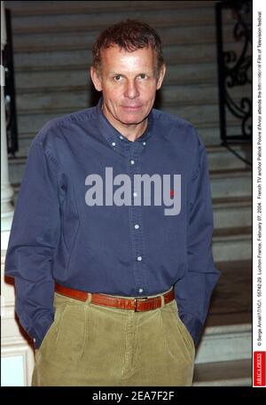 © Serge Arnal/ABACA. 55742-29. Luchon-France, 07. Februar 2004. Der französische TV-Anker Patrick Poivre d'Arvor nimmt am Internationalen Film des Fernsehens Teil. Stockfoto