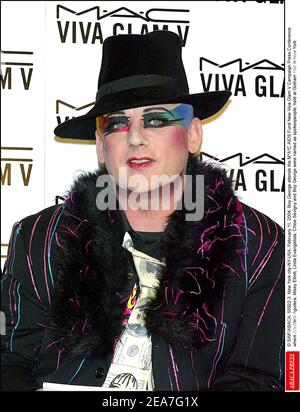 © SWF/ABACA. 55922-3. New York City-NY-USA, 11. Februar 2004. Boy George nimmt an der MAC AIDS Fund New Viva Glam V Kampagne Pressekonferenz Teil, wo Christina Aguilera, Missy Elliott, Linda Evangelista, Chloe Sevigny und Boy George als Sprecher benannt wurden, die in Gotham Hall in New York stattfand Stockfoto