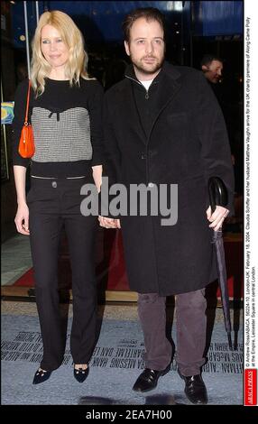 © Andrew Ross/ABACA. 56224-10. London-UK. Februar 18, 2004. Claudia Schiffer und ihr Mann Matthew Vaughn kommen zur UK Charity Premiere von Along Came Polly im Empire, Leicester Square im Zentrum von London. Stockfoto