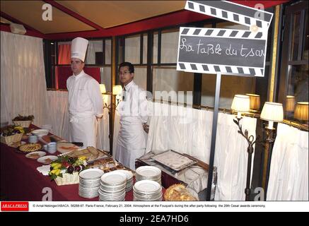© Arnal-Nebinger/ABACA. 56288-97. Paris-Frankreich, 21. Februar 2004. Atmosphäre im Fouquet's während der After Party nach der Cesar Preisverleihung 29th. Stockfoto