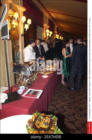 © Arnal-Nebinger/ABACA. 56288-95. Paris-Frankreich, 21. Februar 2004. Atmosphäre im Fouquet's während der After Party nach der Cesar Preisverleihung 29th. Stockfoto
