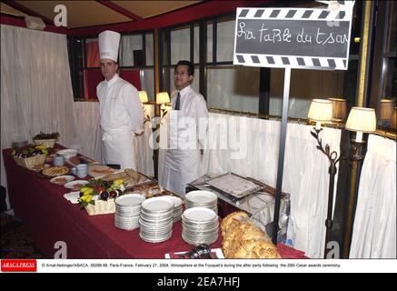 © Arnal-Nebinger/ABACA. 56288-98. Paris-Frankreich, 21. Februar 2004. Atmosphäre im Fouquet's während der After Party nach der Cesar Preisverleihung 29th. Stockfoto