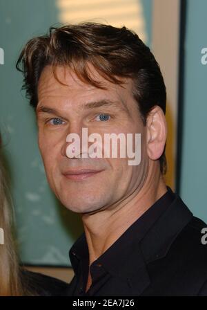 © Lionel Hahn/ABACA. 56428-6. Los Angeles-CA-USA, 24. Februar 2004. Patrick Swayze besucht die Weltpremiere von Dirty Dancing: Havana Nights im Arclight Cinerama Dome. Stockfoto