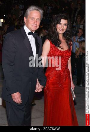 Michael Douglas und Catherine Zeta-Jones besuchen die Vanity Fair Post Oscars Party im Mortons. Los Angeles, 29. Februar 2004. (Im Bild: Michael Douglas, Catherine Zeta-Jones). Foto von Hahn-Khayat-Nebinger/Abaca. Stockfoto