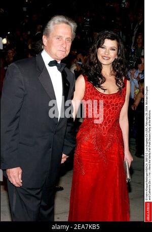 © Hahn-Khayat-Nebinger/ABACA. 56612-2. Los Angeles-CA-USA, 29. Februar 2004. Michael Douglas und Catherine Zeta-Jones besuchen die Vanity Fair Post Oscars Party im Mortons. Stockfoto