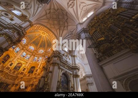 Das prachtvolle Innere der Kathedrale von Granada (Catedral de Granada) in der Altstadt (Albaicin oder arabisches Viertel) in Granada, Andalusien, Spanien. Stockfoto