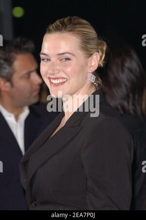 Cast Member Kate Winslet nimmt an der Weltpremiere von Eternal Sunshine of the Spotless Mind im Samuel Goldwyn Theater an der Academy of Motion Picture Arts & Sciences Teil. Los Angeles, 9. März 2004. (Im Bild: Kate Winslet). Foto von Lionel Hahn/Abaca. Stockfoto