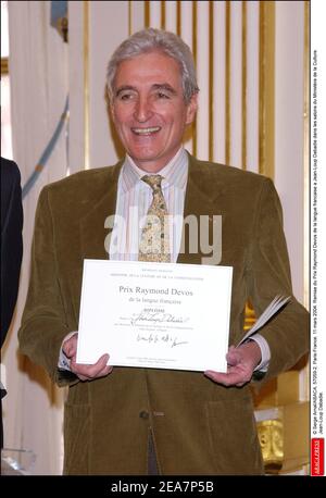 © Serge Arnal/ABACA. 57059-2. Paris-Frankreich. 11 märz 2004. Remise du Prix Raymond Devos de la langue Francaise a Jean-Loup Dabadie dans les Salons du Ministre de la Culture. Jean-Loup Dabadie. Stockfoto