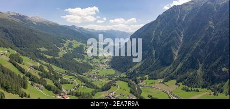 Luftpanoramabahn von Helligenblutt Dorf im Großglockner Berg Tal in Österreich Stockfoto