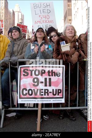 © Antoine CAU/ABACA. 57441-6. New York City-NY-USA, März 20 2004. Tausende von Demonstranten kamen am Samstag in Manhattan, um den ersten Jahrestag des Starts des von den USA geführten Krieges gegen den Irak zu begehen und die Absetzung amerikanischer Truppen aus dem Land des Nahen Ostens zu fordern. Stockfoto