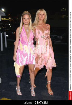 Paris Hilton und Nicole Richie besuchen die Simple Life 2 Party im Spider Club in Los Angeles am 14. April 2004. Foto von Lionel Hahn/ABACA. Stockfoto