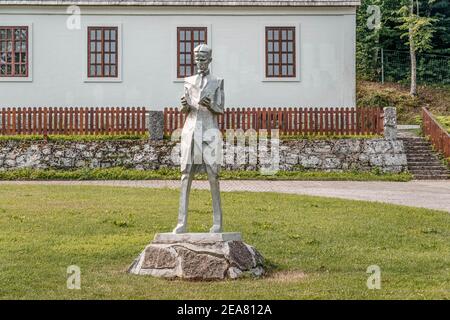 Smiljan, Kroatien - 12. Aug 2020: Statue von Nikola Tesla in der Gedenkstätte Stockfoto