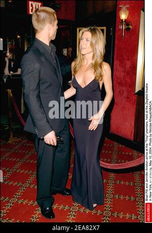Brad Pitt und Jennifer Aniston kommen zur Troy-Premiere, die am Montag, 10. Mai 2004, im Ziegfeld Theater in New York stattfand. Foto von Nicolas Khayat/ABACA. Stockfoto