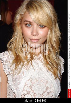 Ashley Olsen kommt zur Premiere von Troy, die am Montag, 10. Mai 2004, im Ziegfeld Theater in New York stattfand. Foto von Nicolas Khayat/ABACA. Stockfoto