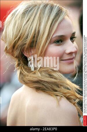 Die deutsche Schauspielerin Diane Kruger zeigte sich bei der Vorstellung von Wolfgang Petersens Film "Troy", der am Donnerstag, 13. Mai 2004, bei den Filmfestspielen von Cannes 57th in Cannes-Frankreich außer Konkurrenz gestellt wurde. Foto von Hahn-Nebinger-Gorassini/ABACA. Stockfoto