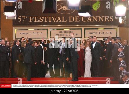 US-Schauspieler (R bis L) Brad Pitt, Jennifer Aniston, Eric Bana und Orlando Bloom im Bild bei der Vorstellung von Wolfgang Petersens Film "Troy", der am Donnerstag, den 13. Mai 2004, bei den Filmfestspielen von Cannes 57th in Cannes-Frankreich außer Konkurrenz gestellt wurde. Foto von Hahn-Nebinger-Gorassini/ABACA. Stockfoto