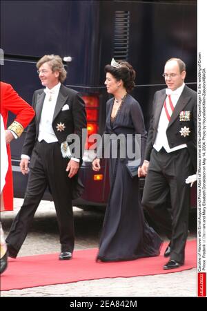 Prinzessin Caroline von Monaco mit ihrem Ehemann Prinz Ernst-August von Hannover und Prinz Albert von Monaco kommen in der Kathedrale von Kopenhagen zur Hochzeit von Kronprinz Frederik von Dänemark und Maria Elisabeth Donaldson am 14. Mai 2004 an. Foto von Hounsfield-Klein-Zabulon/ABACA Stockfoto
