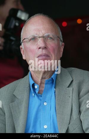 Sportjournalist Thierry Roland stirbt im Alter von 74 Jahren, wurde am Samstag, 16. Juni 2012 bekannt gegeben. File photo : der französische Fernsehmoderator Thierry Roland nimmt am Freitag, den 14. Mai 2004, an der Feier des 160th. Jahrestages der Pariser Schule der französischen Bourgeoisie zugunsten von Wohltätigkeitsorganisationen im Pershing-Stadion in Paris-Frankreich Teil. Foto von Mousse/ABACA. Stockfoto