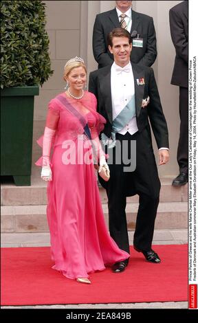 Prinz Pavlos von Griechenland und seine Frau Marie Chantal Miller kommen am Freitag, den 14. Mai 2004, zur Hochzeit von Kronprinz Frederik von Dänemark und der australischen Bürgerin Mary Elisabeth Donaldson in die Kathedrale unserer Lieben Frau von Kopenhagen. Foto von Hounsfield-Klein-Zabulon/ABACA Stockfoto