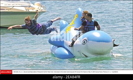 Will Smith, Angelina Jolie und Jack Black besuchen eine Fotocall für den Film Shark Tale, am Strand des Carlton Hotel während der Cannes Film Festival 57th am 14. Mai 2004 Cannes-Frankreich. Foto von Andrew Ross/ABACA. Stockfoto